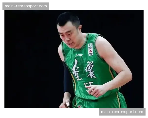 特写：韩德君封盖周琦后振臂怒吼，点燃辽宁主场